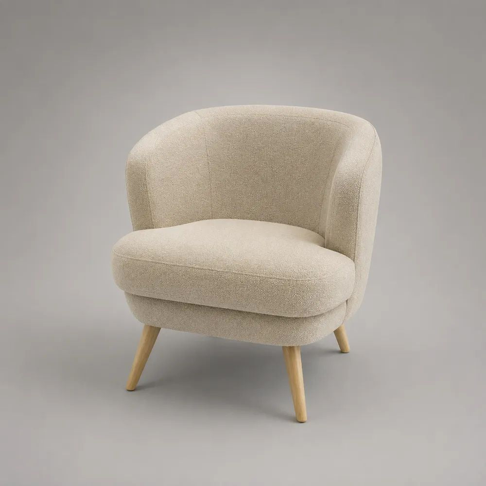 Poltrona avvolgente in tessuto bouclé crema con gambe in legno naturale, 75 × 75 × 76 cm